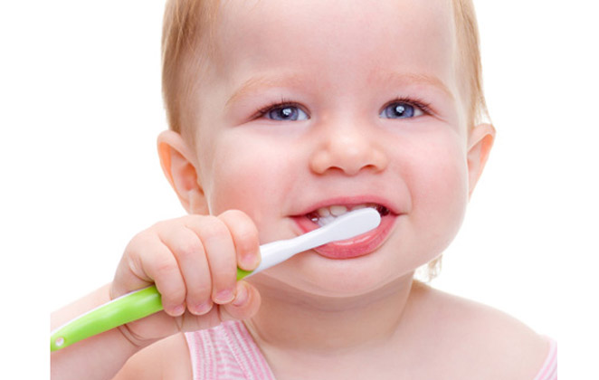 Πως να βουρτσίζω τα δόντια του μωρού μου όταν είναι βρέφος;